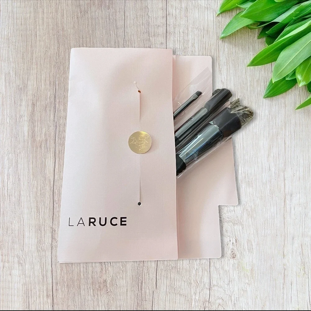 Laruce Beauty On The Go Set